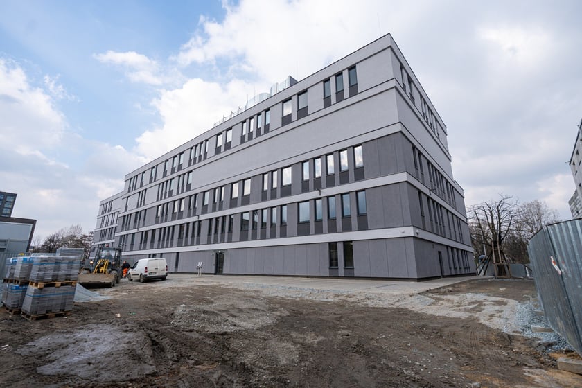 Nowy komisariat Wrocław-Stare Miasto przy Trzemeskiej na Szczepinie, marzec 2024